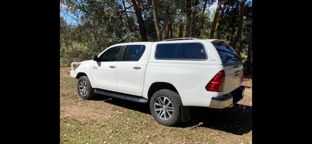 2017 TOYOTA HILUX WORKMATE (4x4)